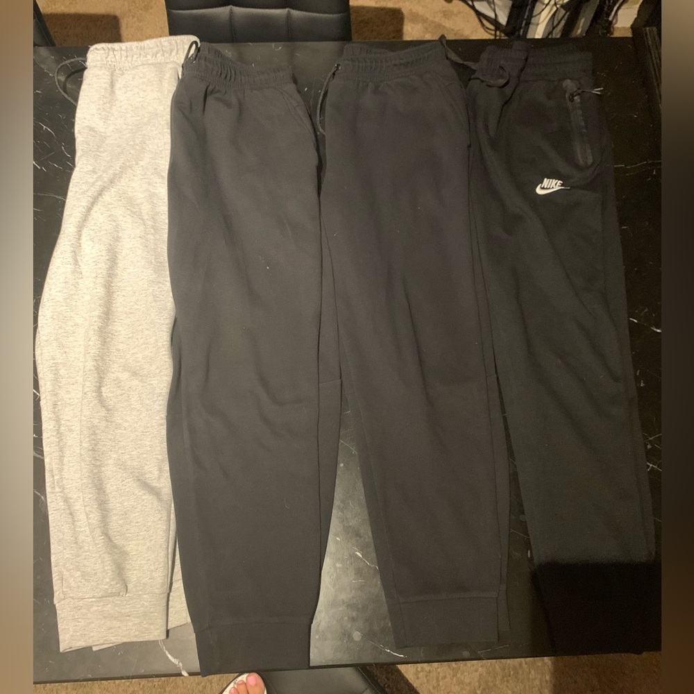 Men’s joggers size large
